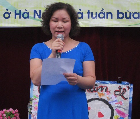 Cô giáo Đỗ Thị Linh, Chủ tịch công đoàn Trường, đọc lời giới thiệu về chương trình phát động